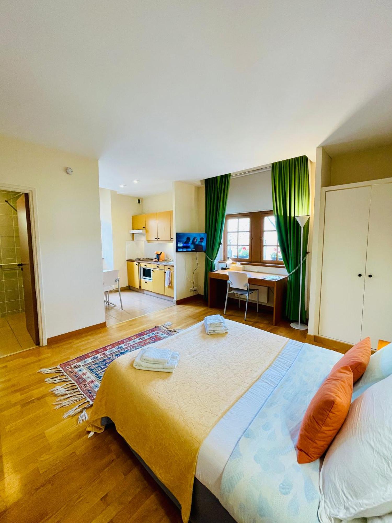 Appart'Hotel - Au Vieux Palais エスパリオン エクステリア 写真